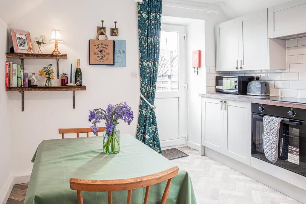 Light And Central Apartment Above Knead Bakery Tetbury Zewnętrze zdjęcie